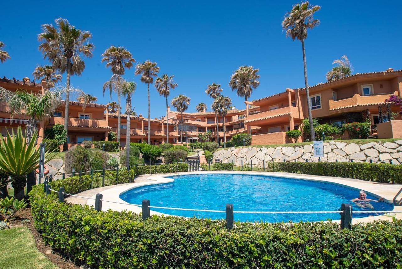 Fantastic Beachfront Apartment Estepona Esterno foto