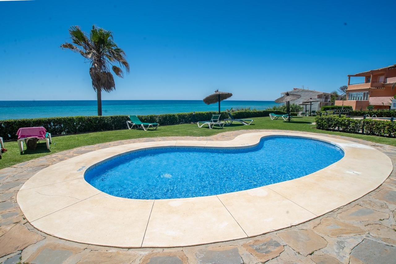 Fantastic Beachfront Apartment Estepona Esterno foto