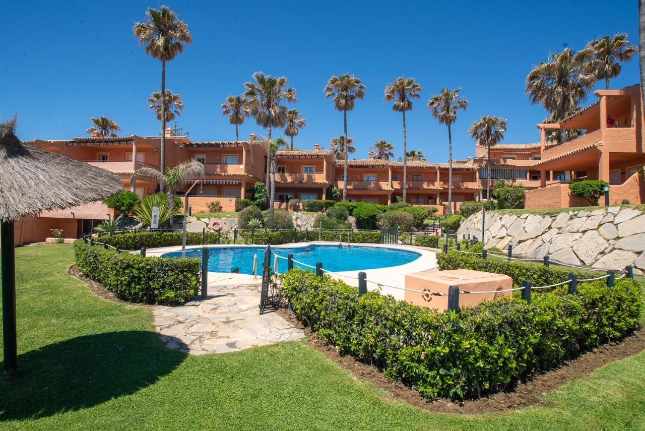 Fantastic Beachfront Apartment Estepona Esterno foto