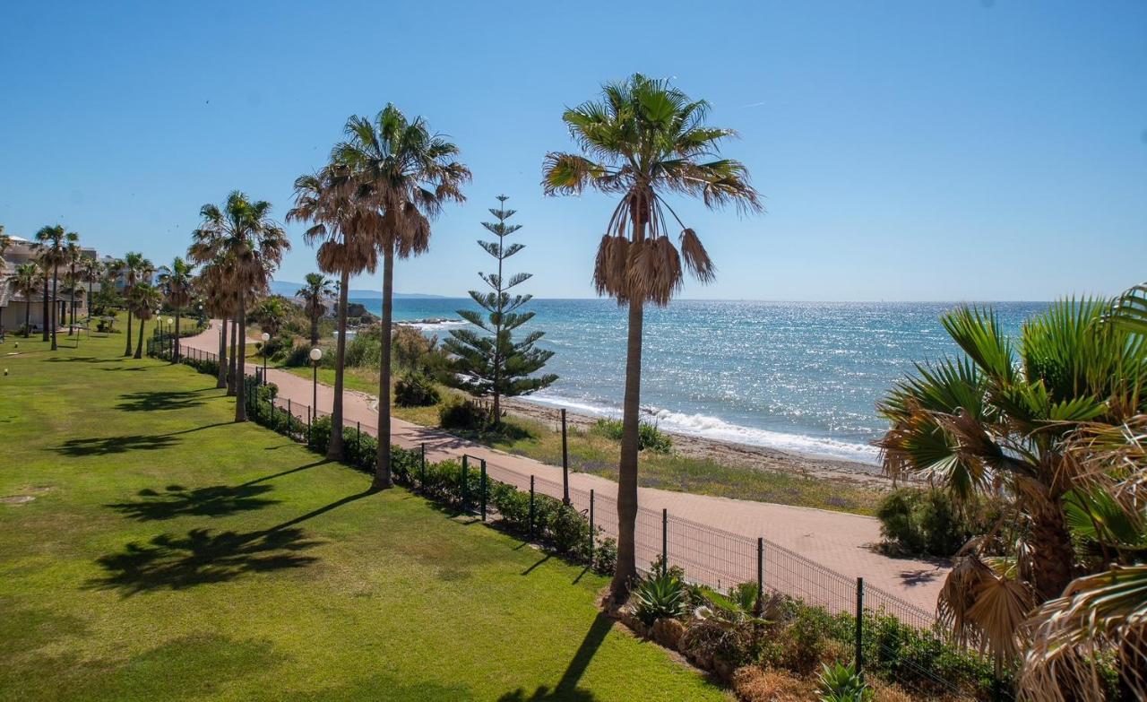 Fantastic Beachfront Apartment Estepona Esterno foto