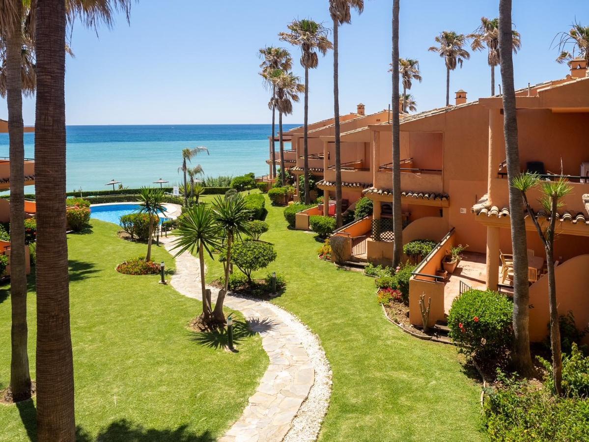 Fantastic Beachfront Apartment Estepona Esterno foto