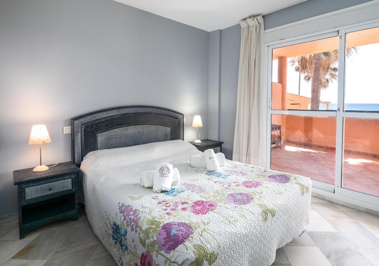 Fantastic Beachfront Apartment Estepona Esterno foto