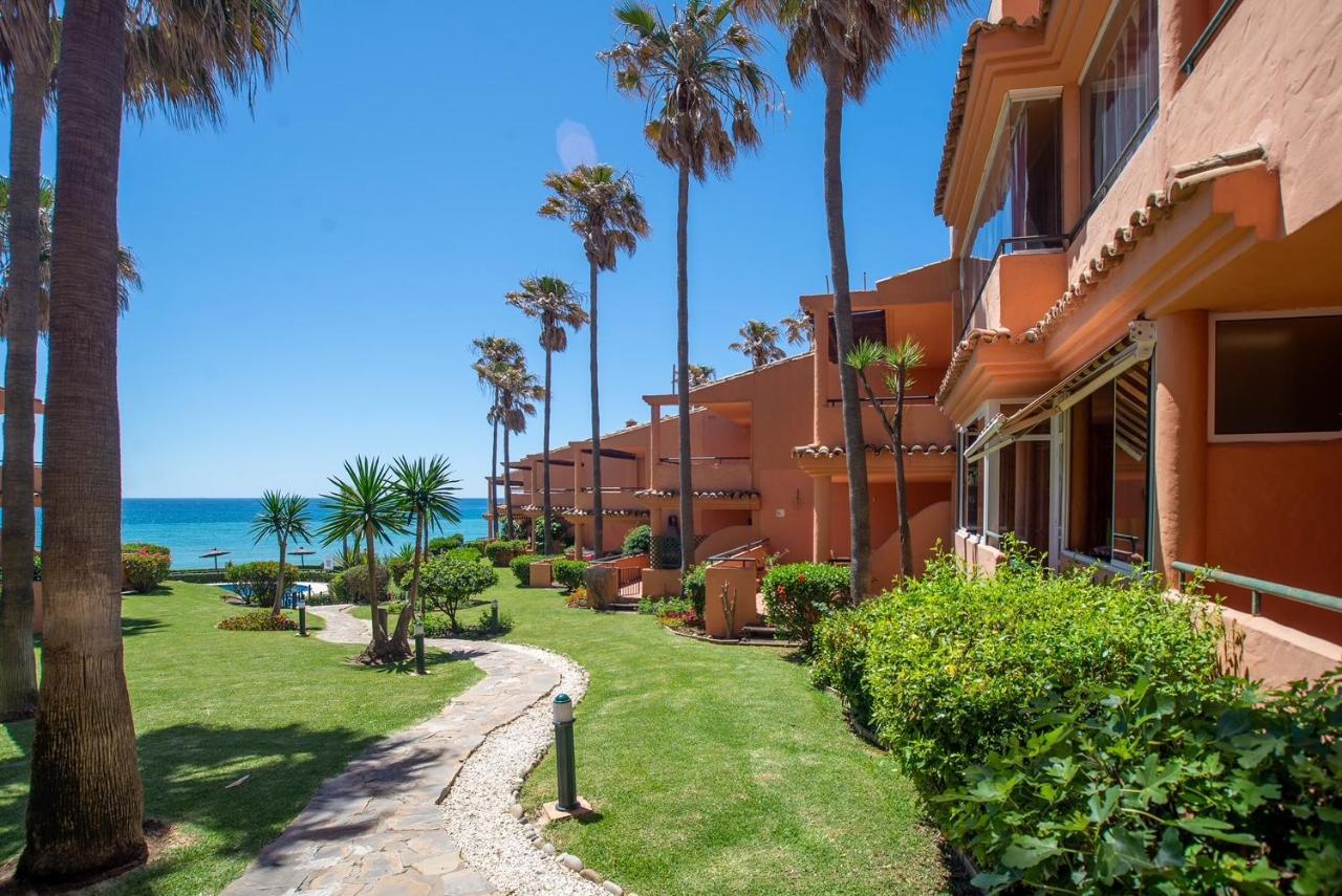 Fantastic Beachfront Apartment Estepona Esterno foto