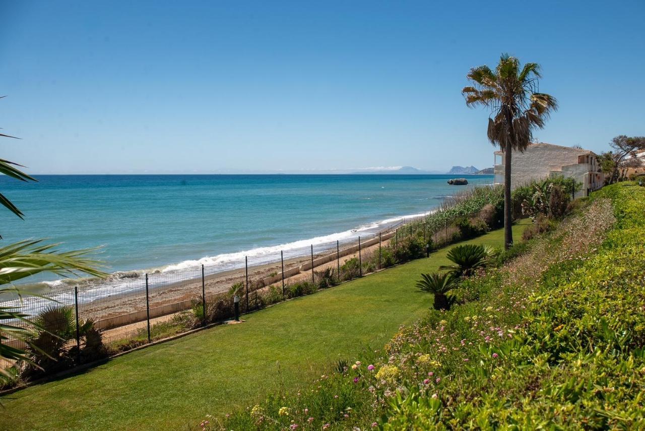 Fantastic Beachfront Apartment Estepona Esterno foto