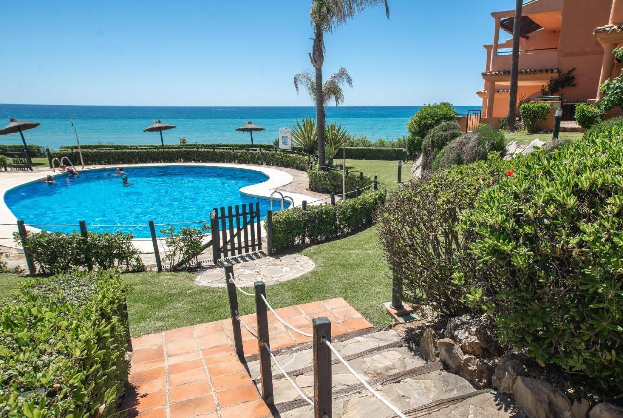 Fantastic Beachfront Apartment Estepona Esterno foto
