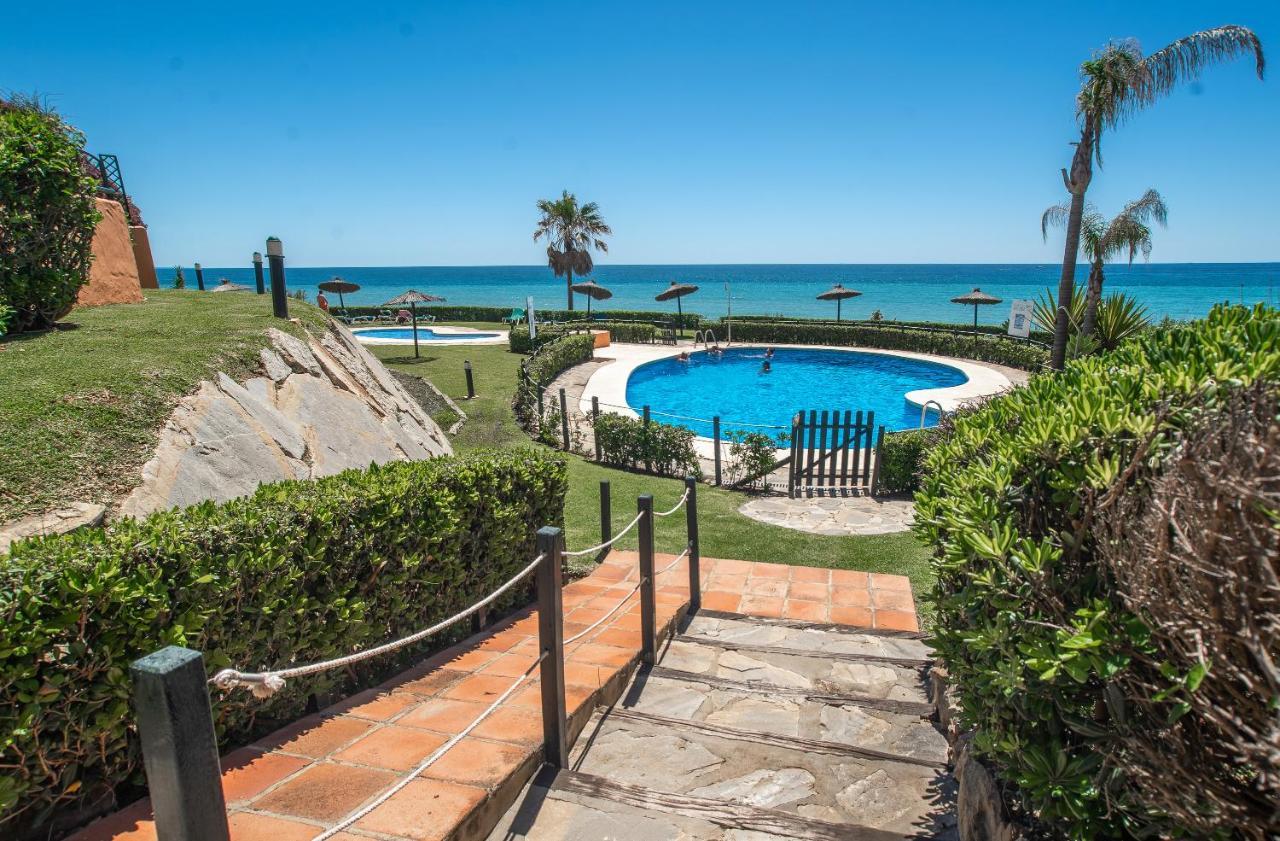 Fantastic Beachfront Apartment Estepona Esterno foto