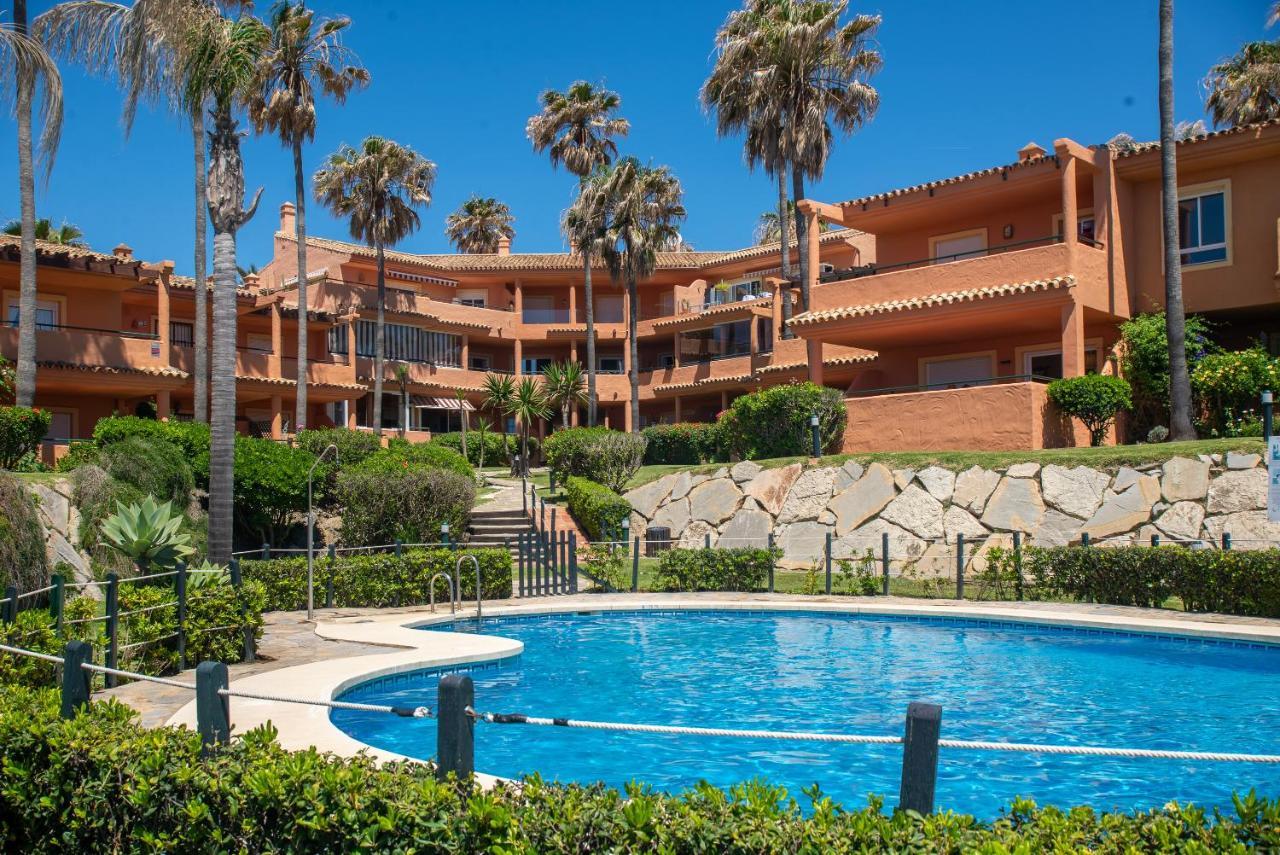 Fantastic Beachfront Apartment Estepona Esterno foto