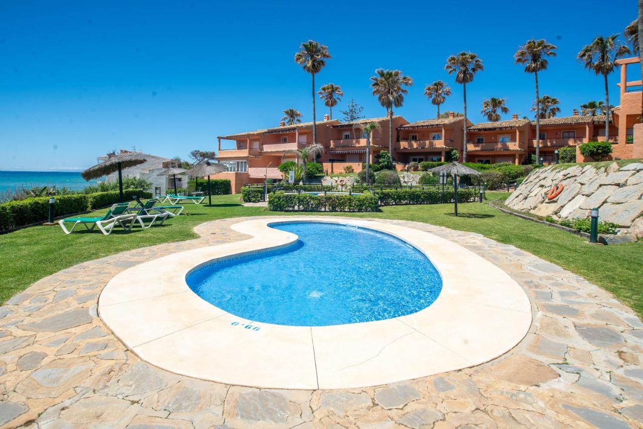 Fantastic Beachfront Apartment Estepona Esterno foto